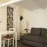 Dependance In Villa Con Piscina